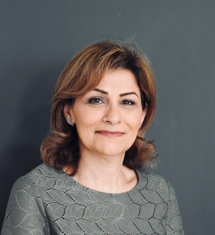 Azita Rostamy, Warehouse Officer bij Fresco Farma